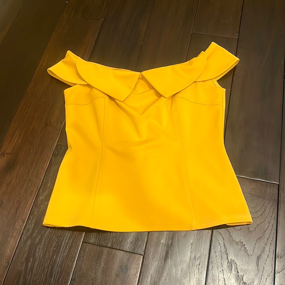 NWT Gracia Women Top